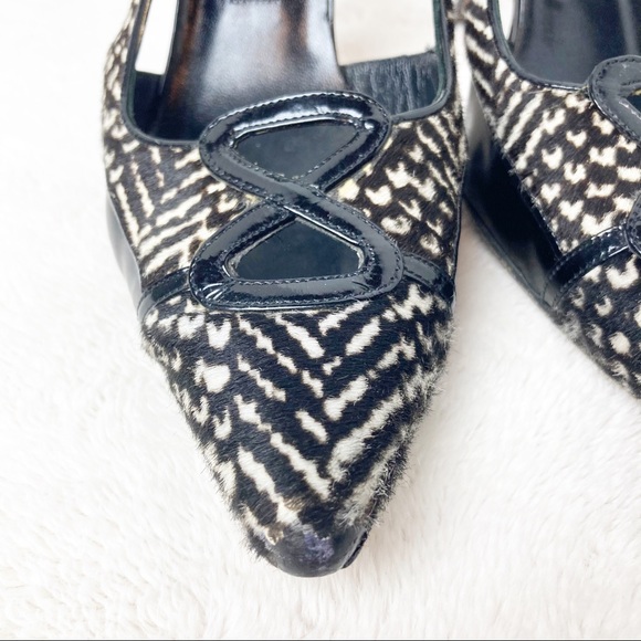Manolo Blahnik size 38.5 black and white pumps - Picture 3 of 9